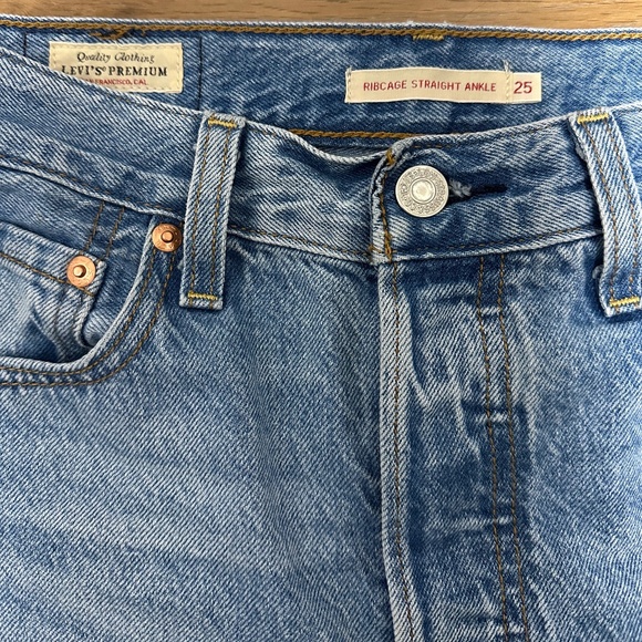 Levi’s Ribcage Straight Ankle Jean - Picture 2 of 8